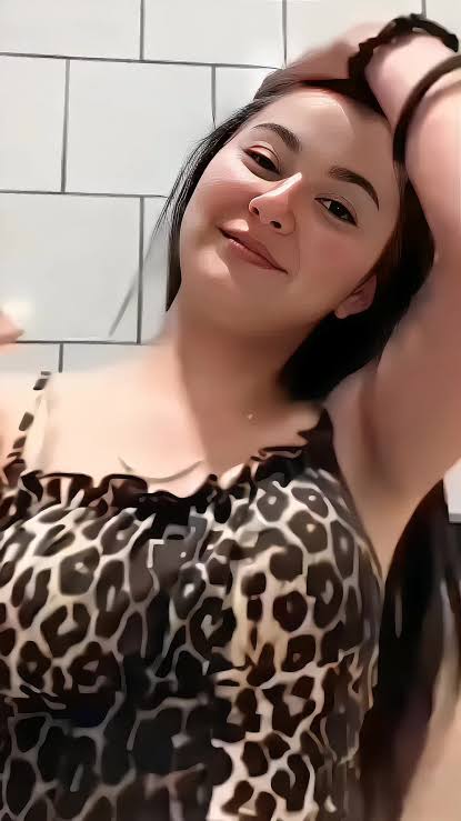 Actress Hania Amir Viral Video Clips , Pakistani Girl Actor Hania Amir Full Video Download Link